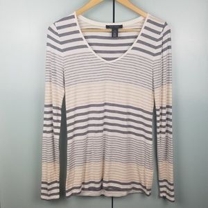 White House Black Market top size XS -C1